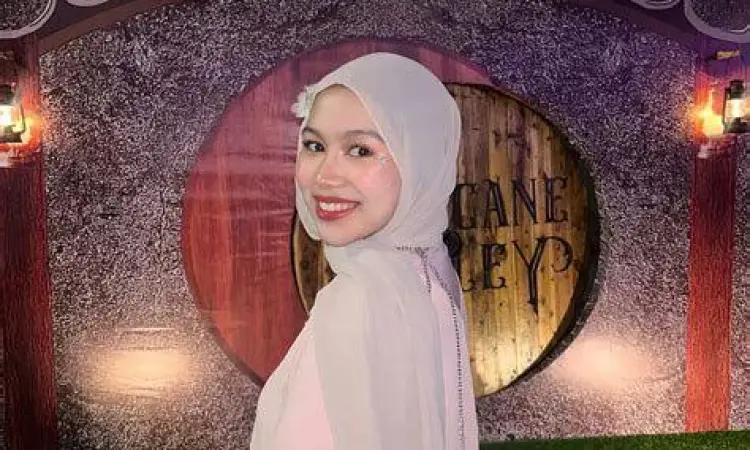 Makna lagu Adis Ours to Keep